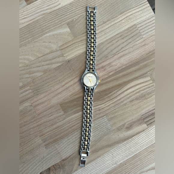 Seiko Ladies Watch Vintage Two Tone Beaded Look Bracelet Silver Round Dial - Picture 7 of 12